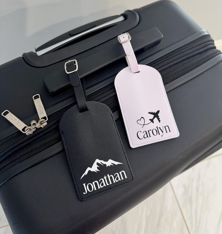 Why Custom Luggage Tags Are Essential For Flying?